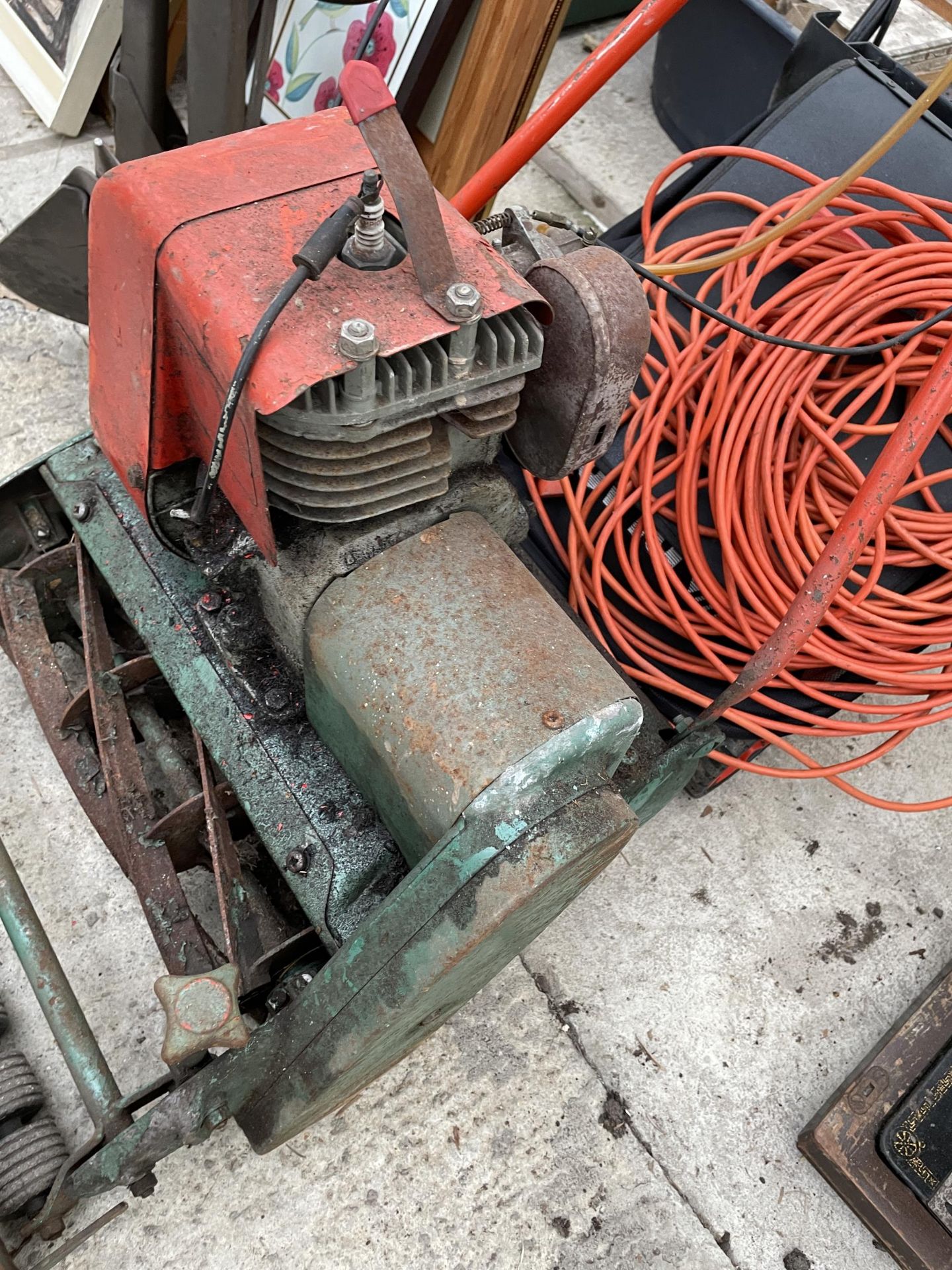 AN ELECTRIC BLACK AND DECKER LAWN MOWER AND A SUFFOLK PUNCH ROTARY LAWN MOWER - Image 3 of 3