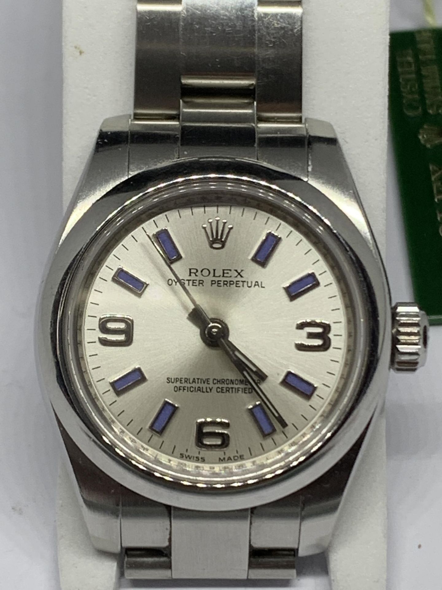 A ROLEX LADIES' DATEJUST WRISTWATCH, YEAR 2008, 26 MM STAINLESS STEEL, OYSTER BRACELET AND SILVER - Image 3 of 7