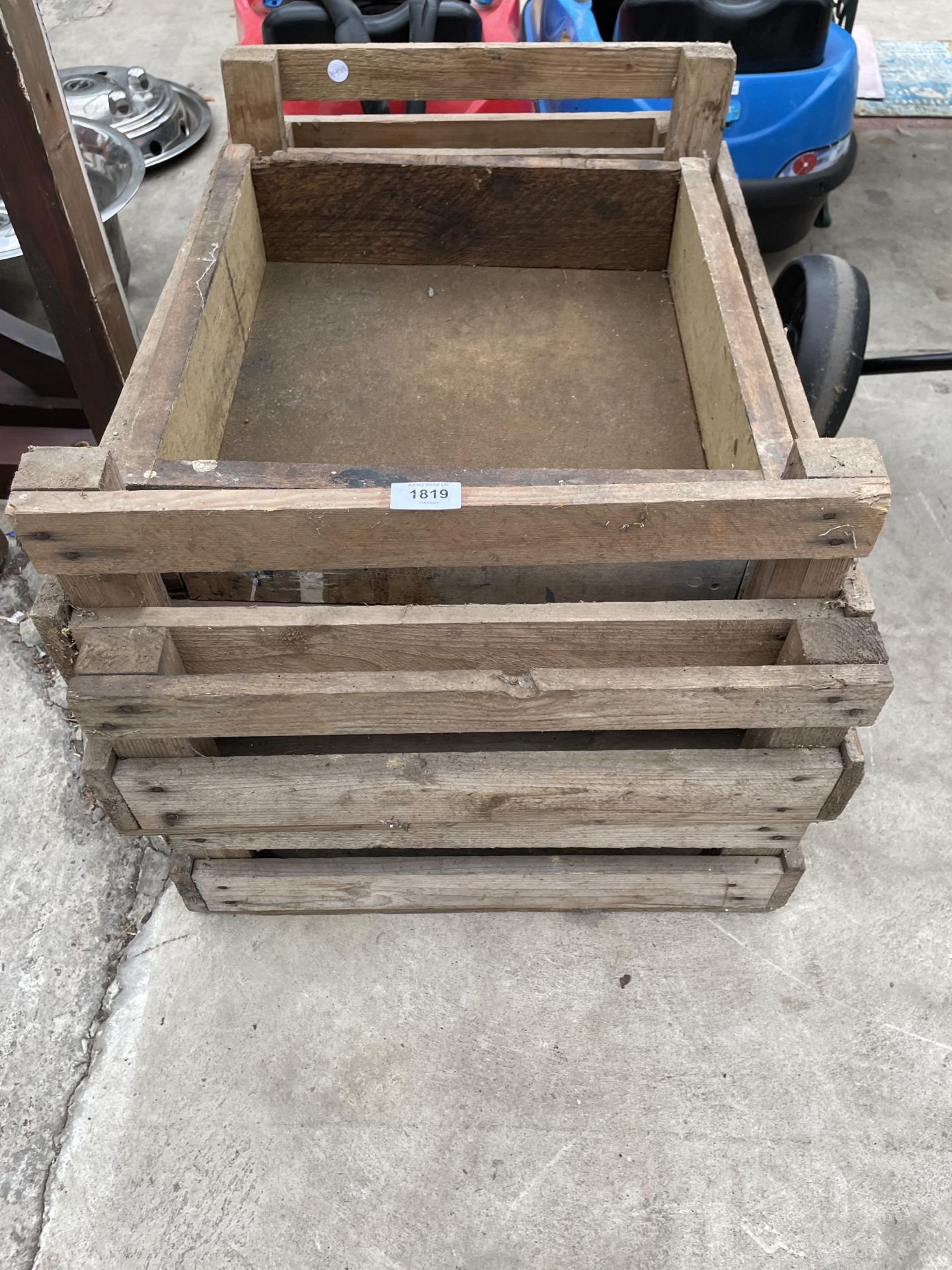 THREE VINTAGE WOODEN SPRITTING TRAYS AND A WOODEN BOX - Image 2 of 2