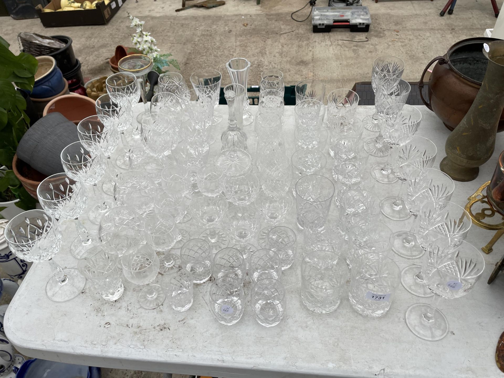 A LARGE QUANTITY OF CUT GLASS WARE TO INCLUDE WINE GLASSES, WHISKEY GLASSES AND BRANDY BALOONS ETC