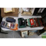 A COLLECTION OF ITEMS TO INLCUDE A SET OF FIVE MATCHBOX CARS, A MAH JONG, CUFFLINKS, WALLET, WINE