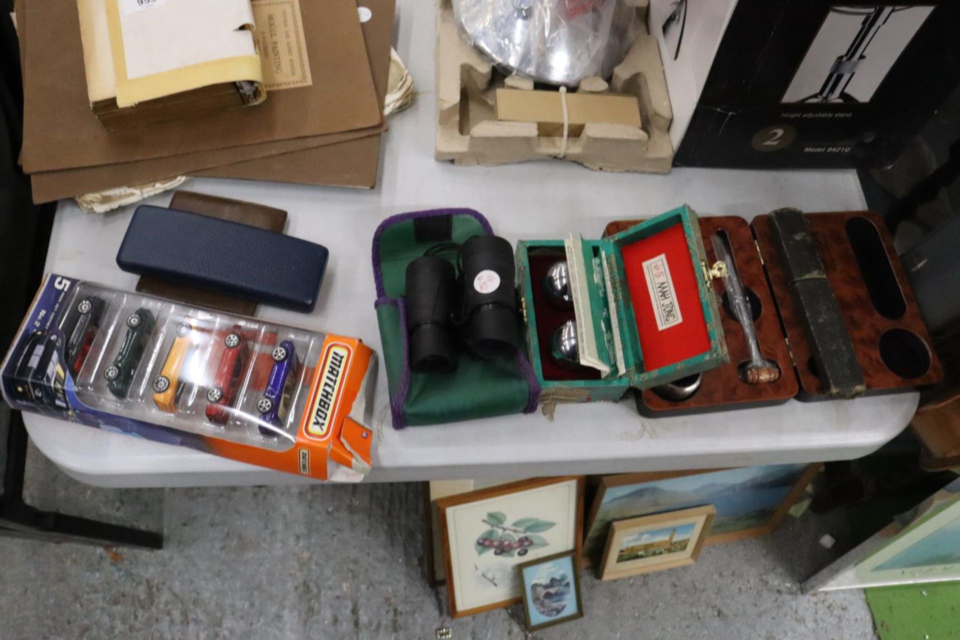 A COLLECTION OF ITEMS TO INLCUDE A SET OF FIVE MATCHBOX CARS, A MAH JONG, CUFFLINKS, WALLET, WINE