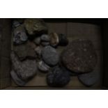 A BOX OF ASSORTED GEOLOGICAL STONES, FOSSILS, ETC