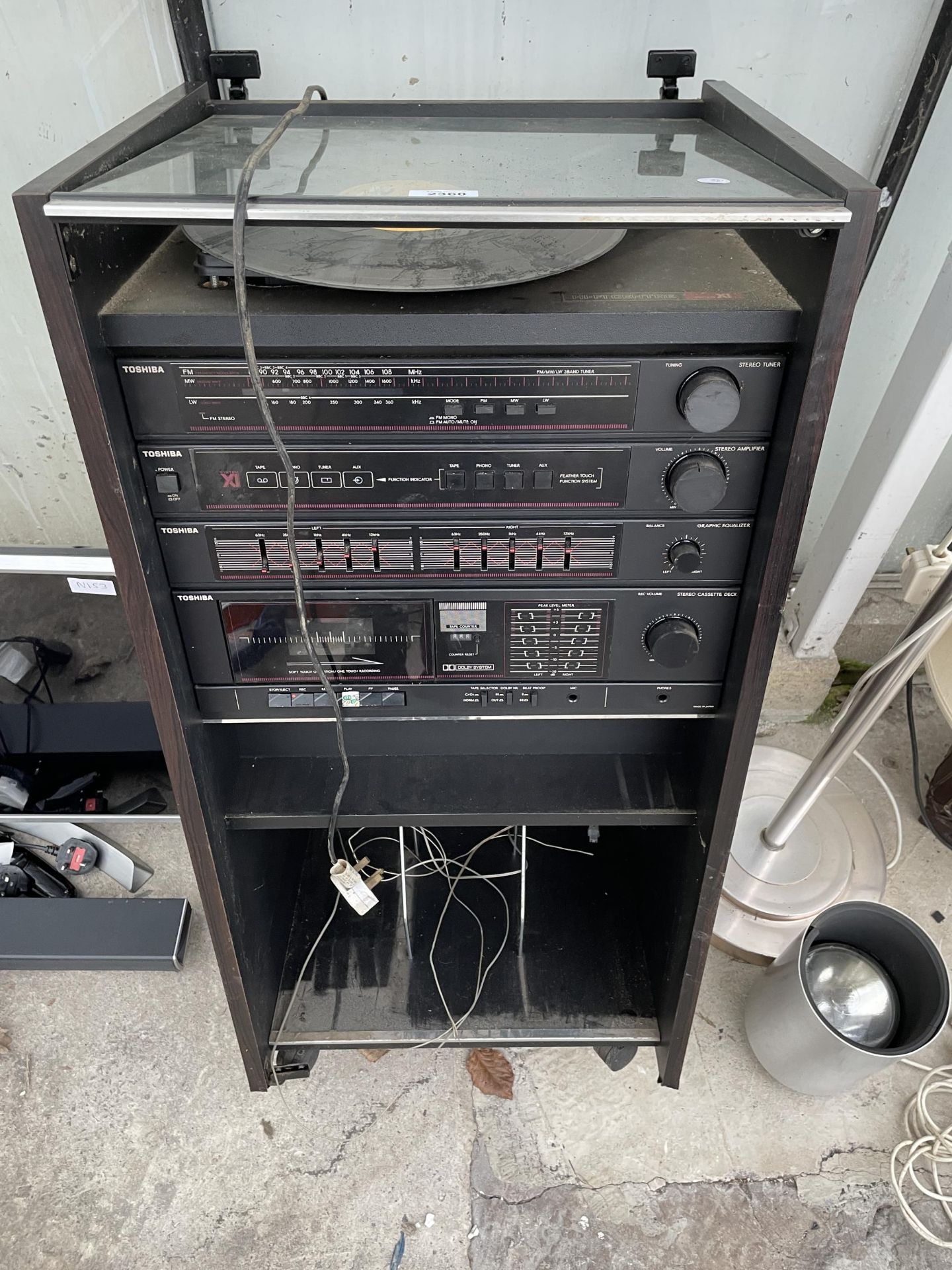 A RECORD CABINET WITH AN ASSORTMENT OF TOSHIBA STEREO ITEMS TO INCLUDE A CASSETTE DECK, RECORD