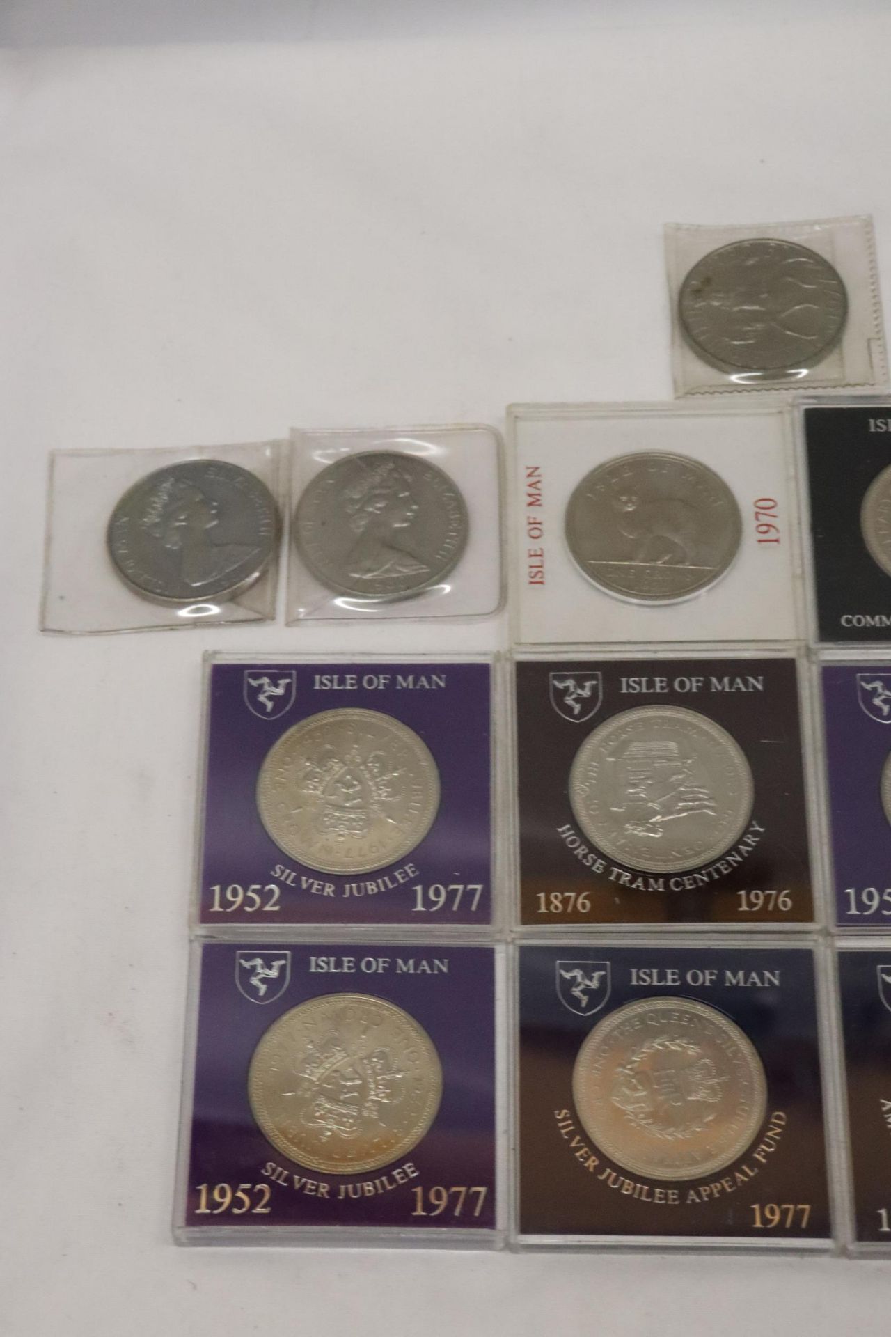 TWENTY FIVE COMMEMORATIVE CROWNS, THE GREAT BRITISH 1983 COIN COLLECTION AND GREAT BRITAIN PENNIES - Image 7 of 9