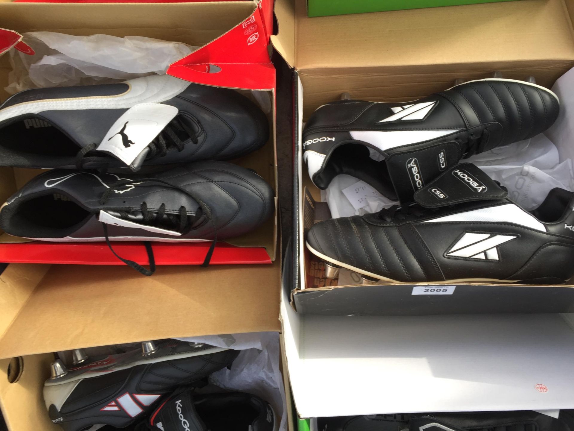 TEN PAIRS OF AS NEW AND BOXED SPORTS BOOTS AND TRAINERS - Image 4 of 5