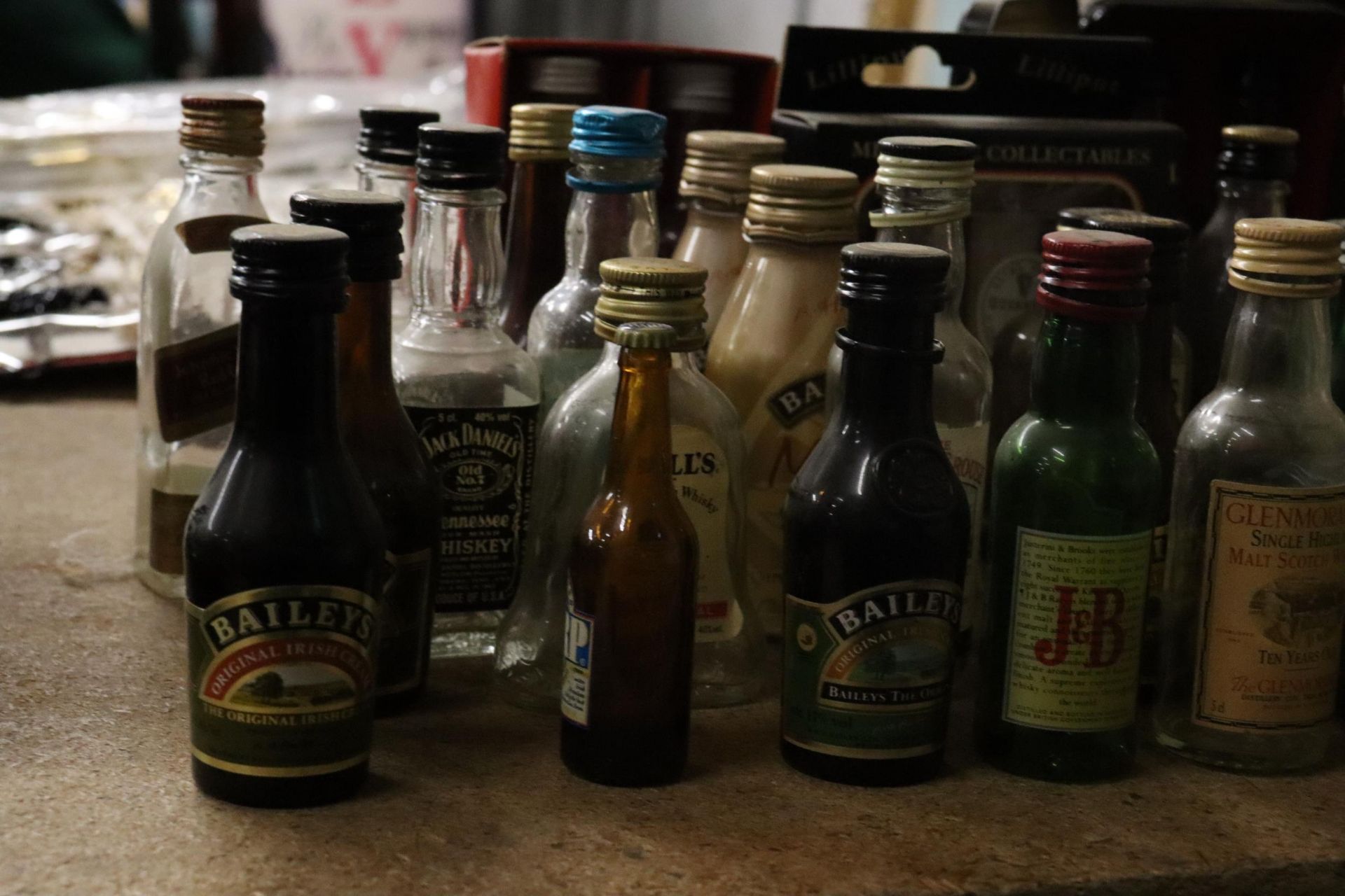 A LARGE COLLECTION OF EMPTY MINIATURE SPIRIT BOTTLES AND TINS - Image 3 of 11
