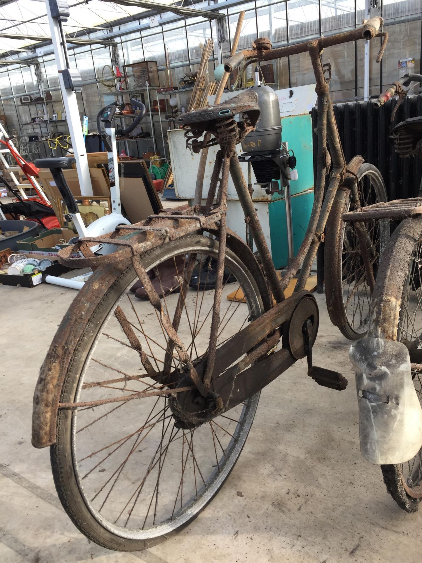 TWO VINTAGE LADIES RALEIGH BIKES WITH BROOKS SADDLES - Bild 4 aus 6