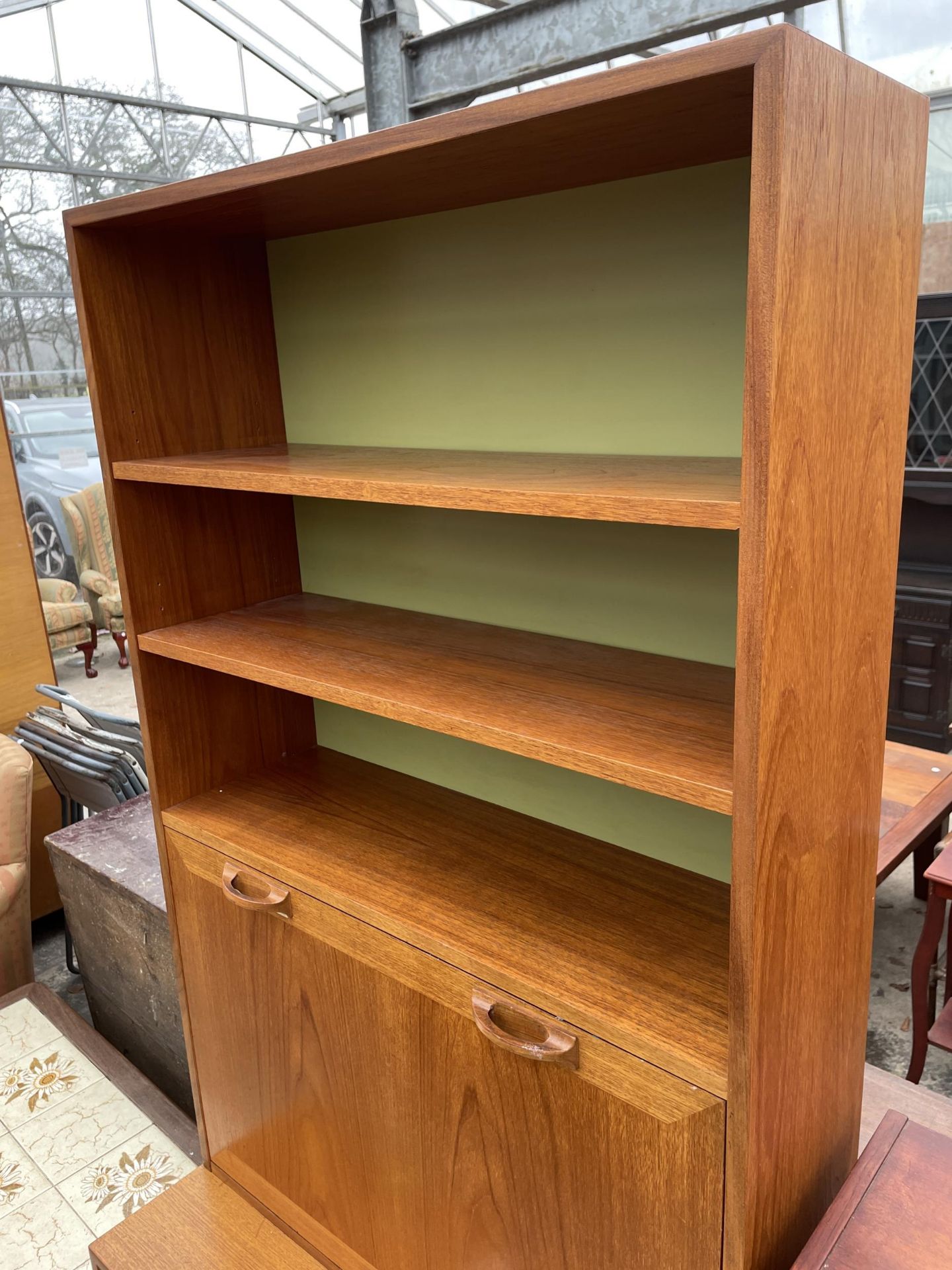 A RETRO TEAK G-PLAN COCKTAIL CABINET WITH DRAWERS AND CUPBOARDS TO BASE, 33" WIDE - Image 2 of 8