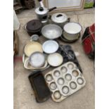 AN ASSORTMENT OF VINTAGE METAL KITCHEN ITEMS TO INCLUDE PANS, TINS AND TRAYS ETC