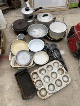 AN ASSORTMENT OF VINTAGE METAL KITCHEN ITEMS TO INCLUDE PANS, TINS AND TRAYS ETC