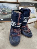 A PAIR OF MOON BOOTS