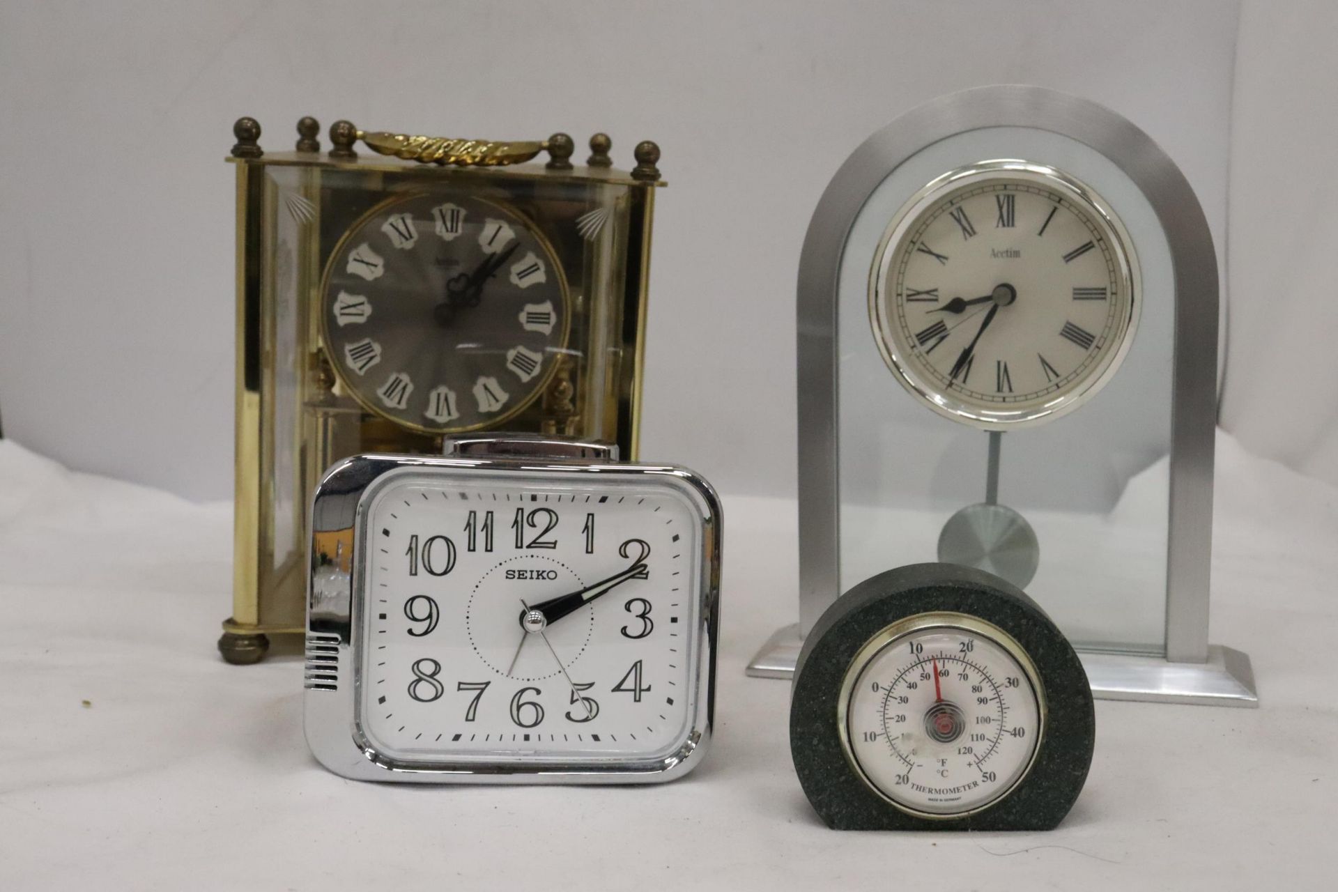 A VINTAGE SEIKO ALARM CLOCK, ANNIVERSARY CLOCK PLUS TWO OTHERS - Image 2 of 11