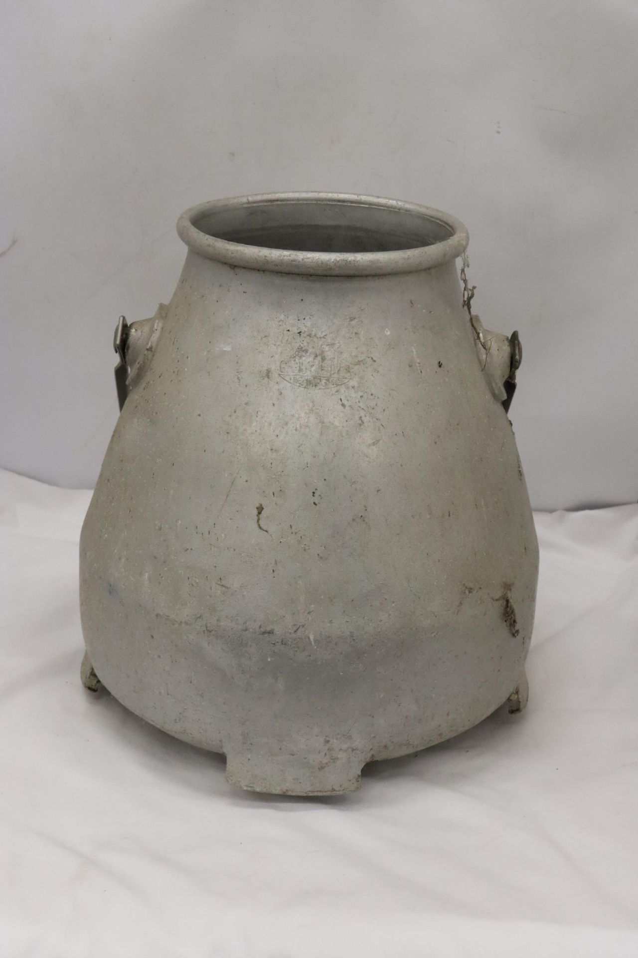 A GALVANISED MILK CHURN, HEIGHT 37CM - Image 3 of 4