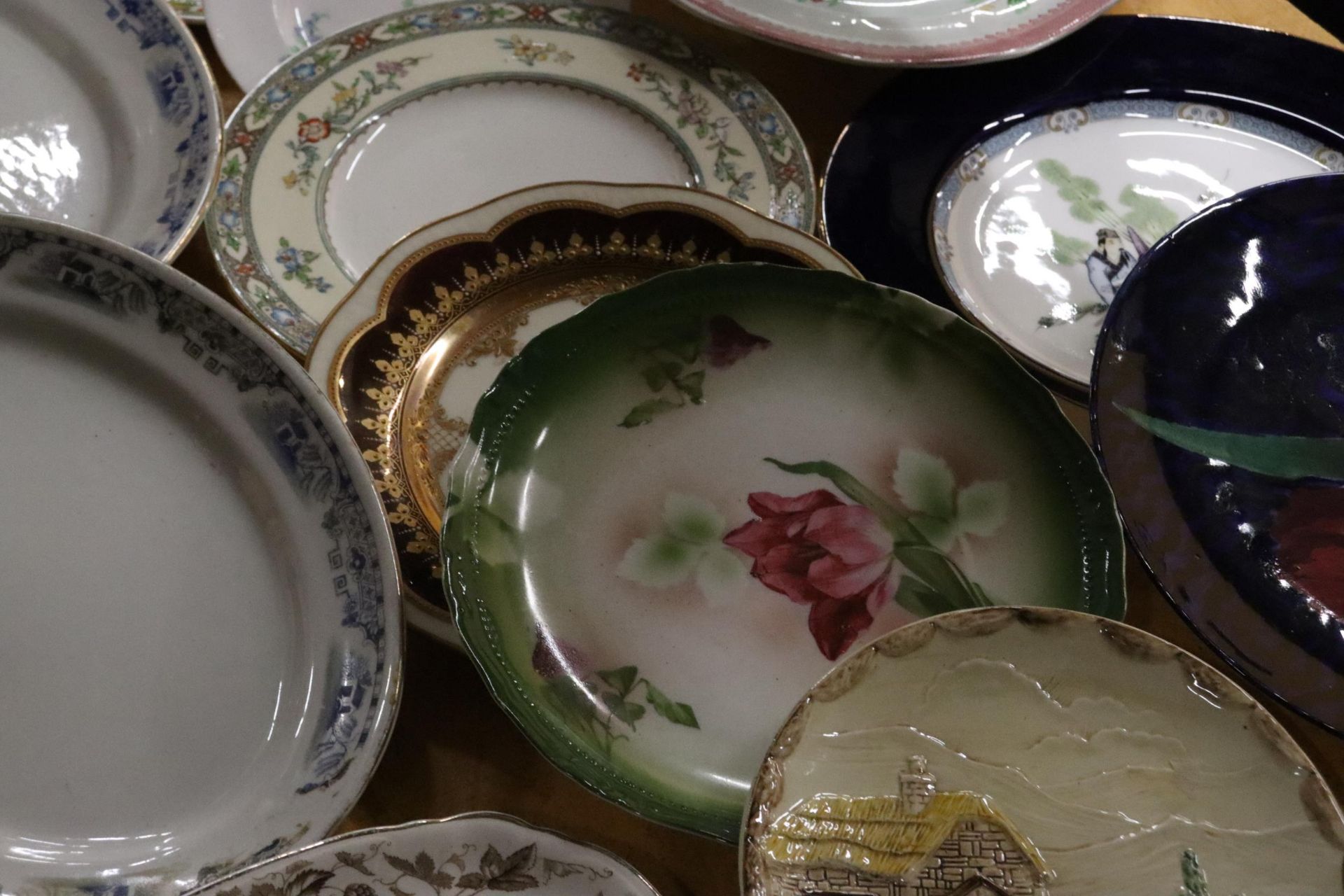 A LARGE QUANTITY OF VINTAGE PLATES TO INCLUDE DOULTON, ADAMS, ETC, - APPROX 16 IN TOTAL - Bild 7 aus 10