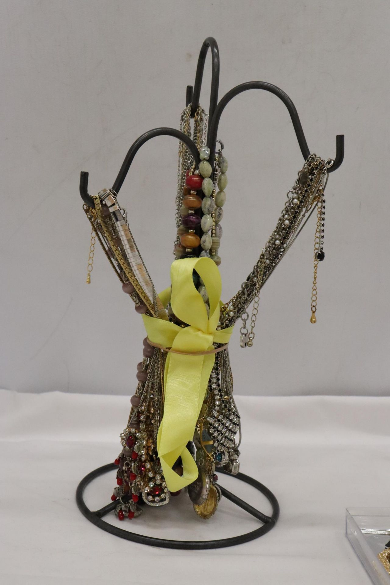 A JEWELLERY STAND WITH A QUANTITY OF NECKLACES PLUS A QUANTITY OF EARRINGS - Image 3 of 8