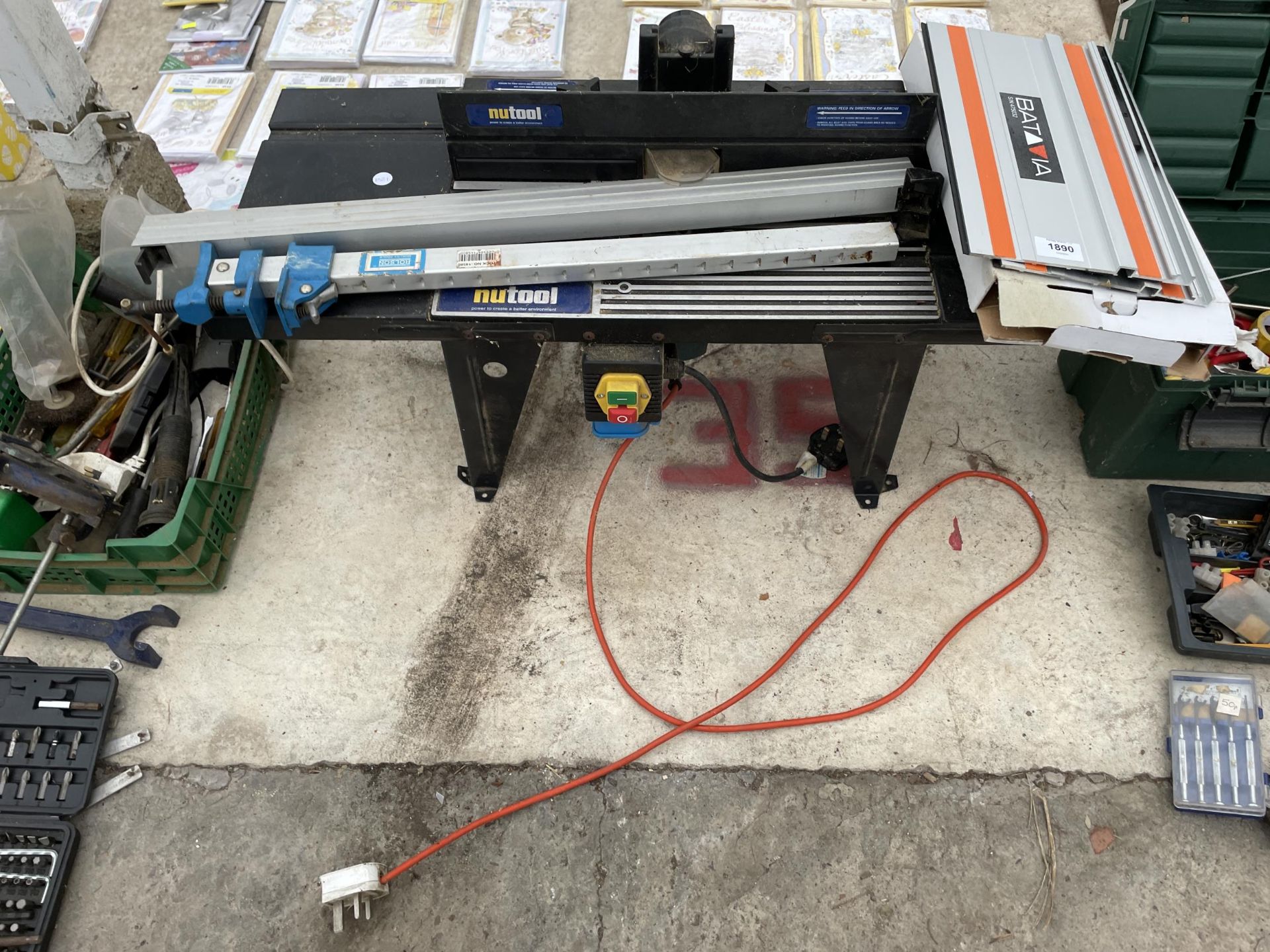 A NUTOOL ROUTER TABLE AND ATTATCHMENTS