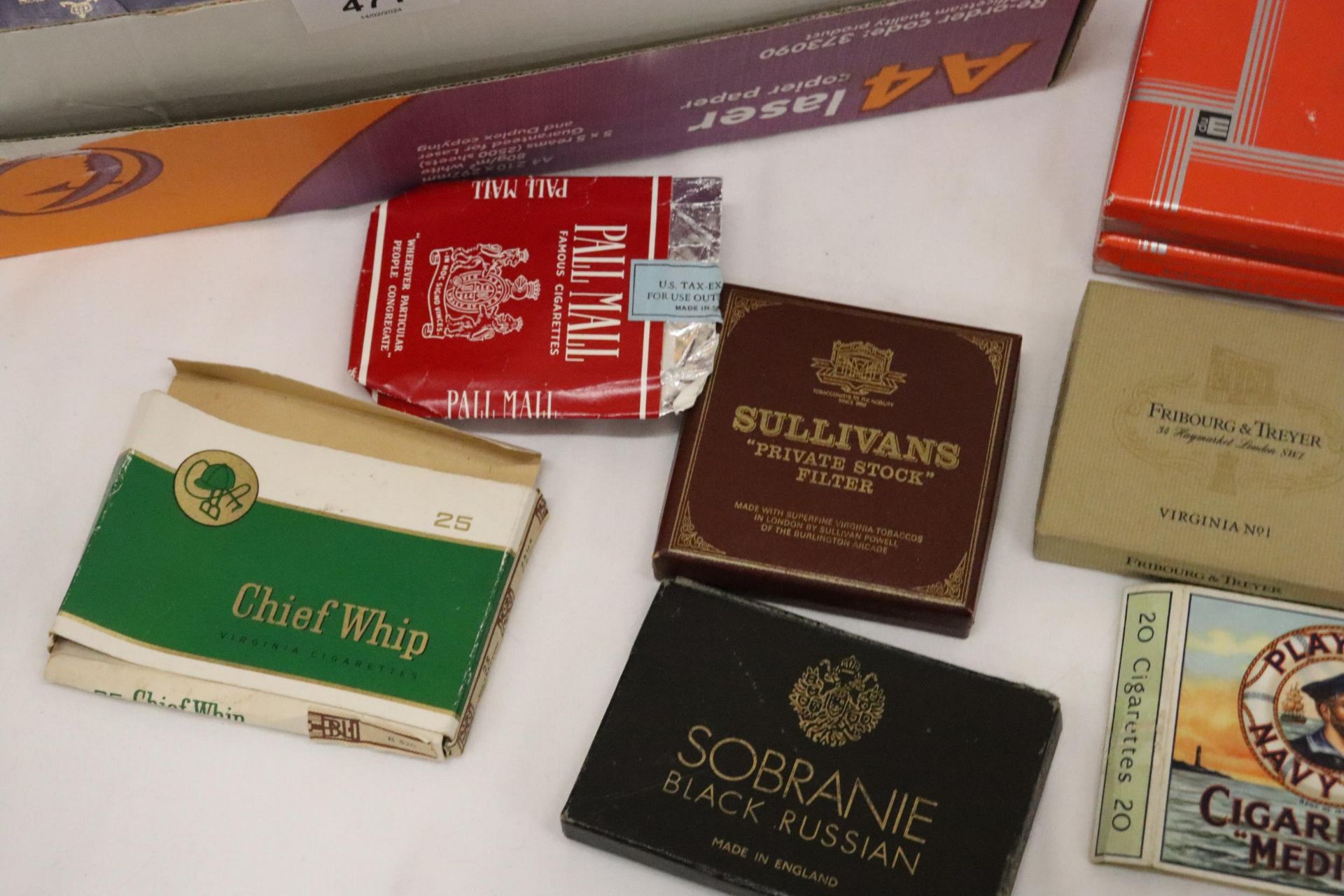 A COLLECTION OF VINTAGE CIGARETTE PACKETS - Bild 2 aus 8