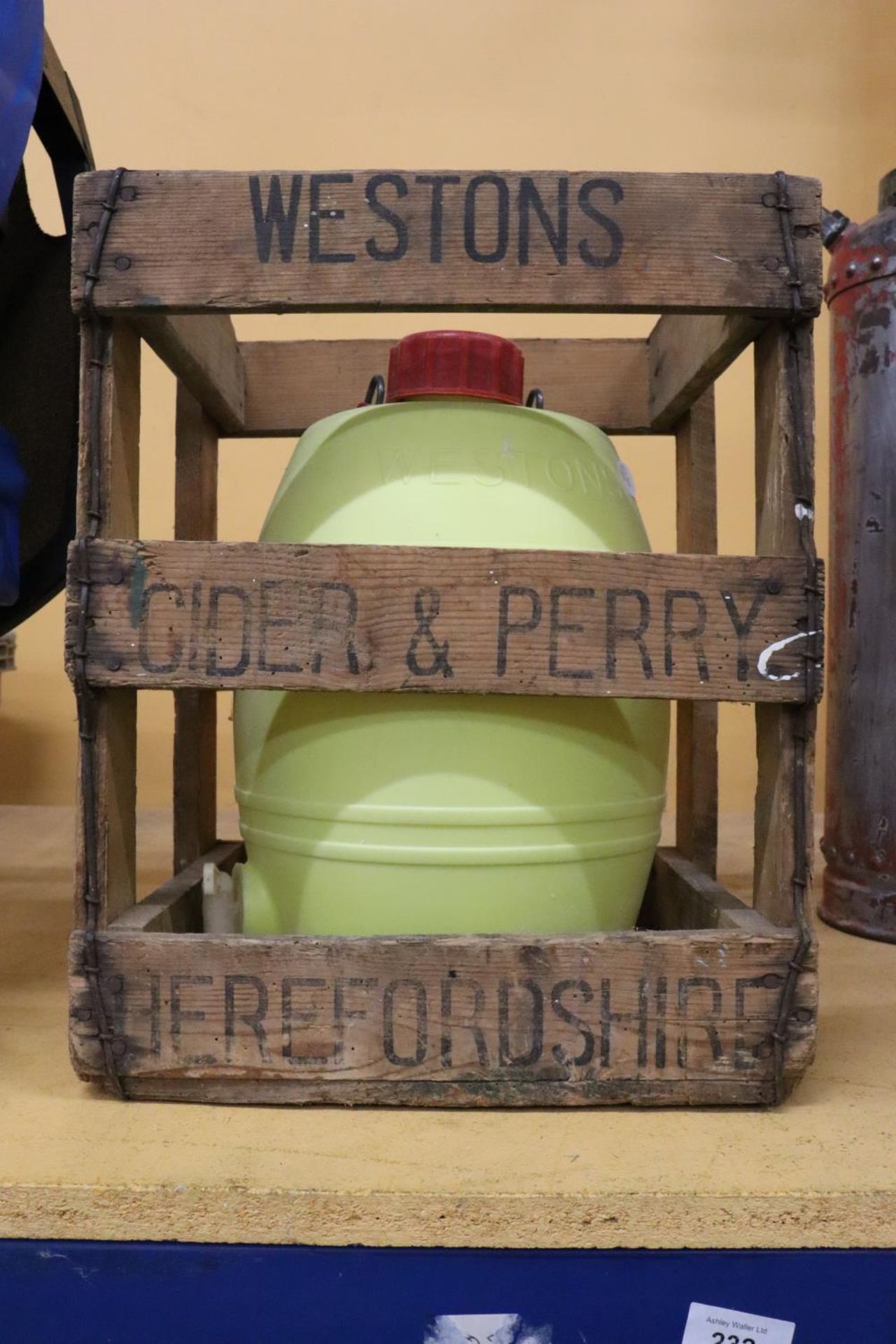 A VINTAGE WESTON'S CIDER WOODEN CASE AND WESTON'S CIDER BARREL 28 INCH HIGH - Image 3 of 6