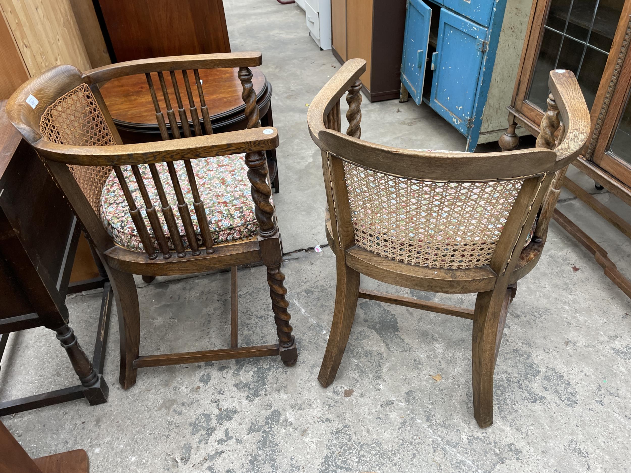 A PAIR OF EARLY 20TH CENTURY OAK TUB CHAIRS WITH CANE SEATS AND BACKS ON BARLEY TWIST LEGS AND - Image 4 of 4