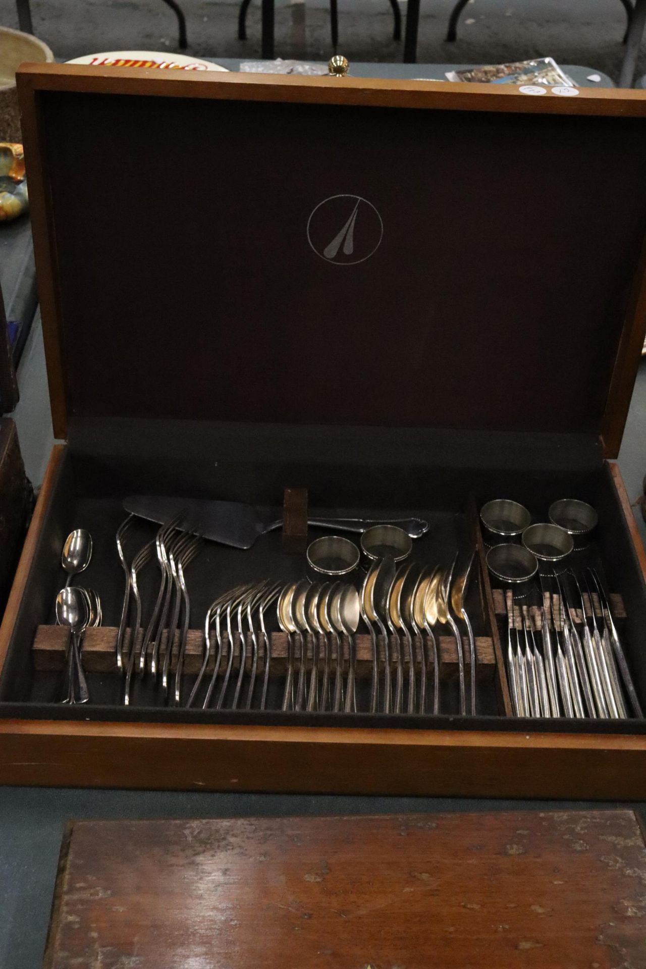 TWO CASED CUTLERY SETS TOGETHER WITH SILVER PLATE NAPKIN RINGS - Image 6 of 7