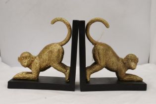 A PAIR OF GOLD COLOURED RESIN MONKEY, BOOK-ENDS, HEIGHT 19CM
