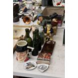 A MIXED LOT TO INCLUDE VINTAGE GREEN BOTTLES, BEER MATS, TOBY JUGS, MARBLES, ETC