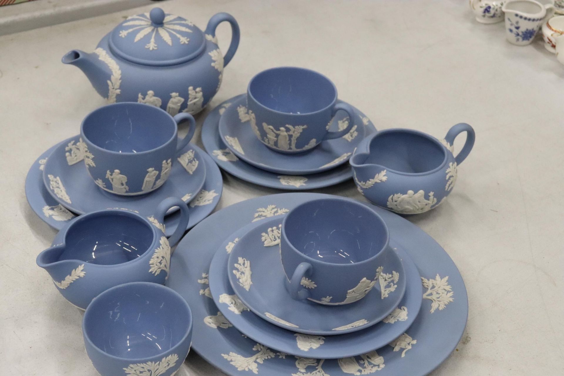 A WEDGWOOD JASPERWARE TEASET TO INCLUDE A TEAPOT, CREAM JUG, SUGAR BOWL,CUPS, SAUCERS, SIDE PLATES - Image 8 of 8