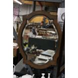 A VINTAGE MAHOGANY FRAMED MIRROR WITH BEVELLED GLASS, 56CM X 71CM