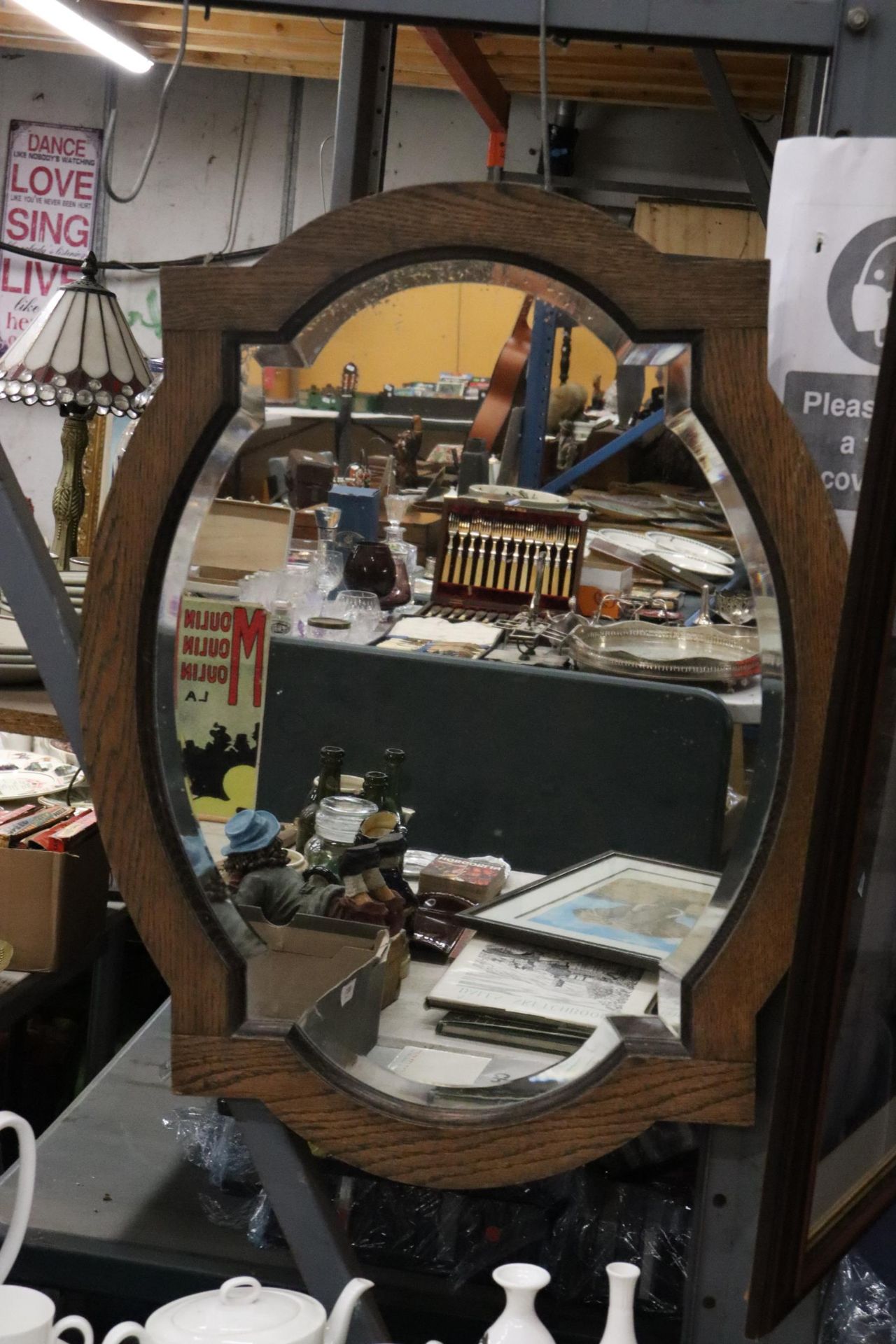 A VINTAGE MAHOGANY FRAMED MIRROR WITH BEVELLED GLASS, 56CM X 71CM