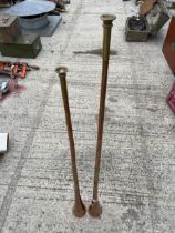 TWO VINTAGE BRASS AND COPPER HUNTING HORNS