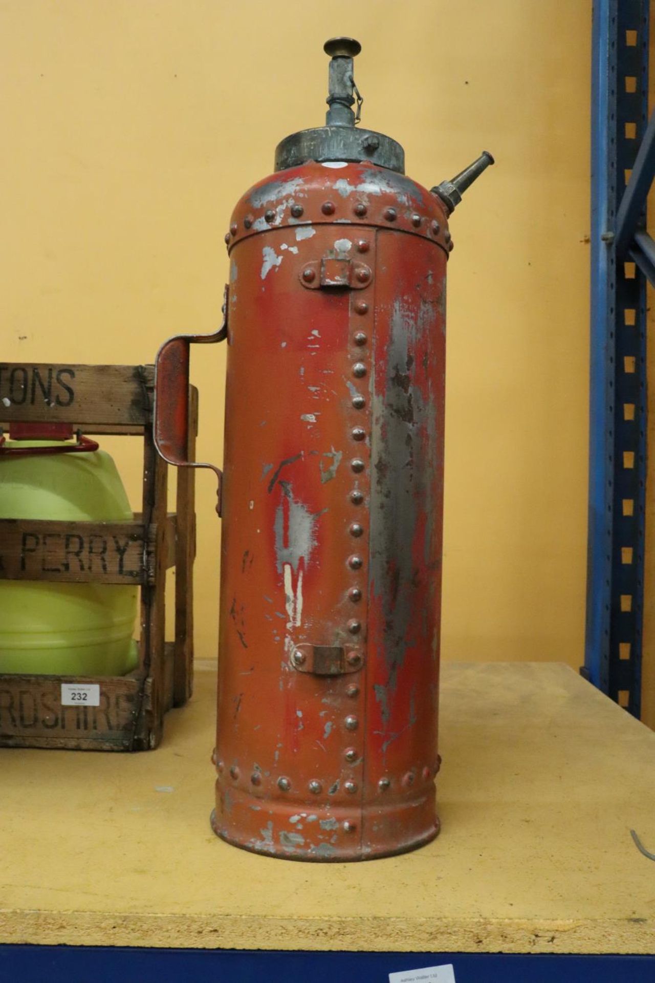 A VINTAGE FIRE EXTINGUISHER WITH BRASS PLUNGER - Image 2 of 5
