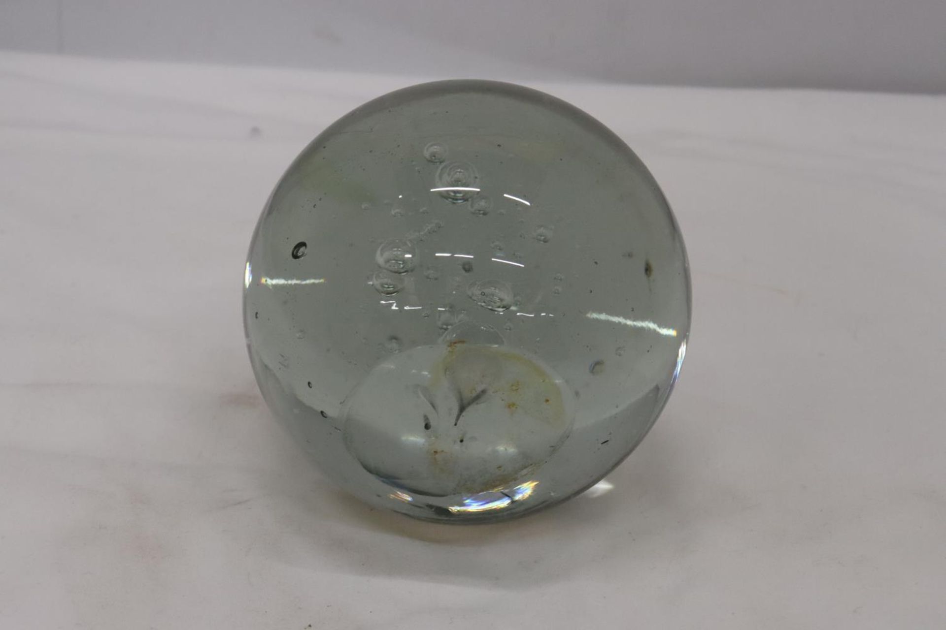 A LARGE VINTAGE GLASS DUMP PAPERWEIGHT - Image 4 of 4