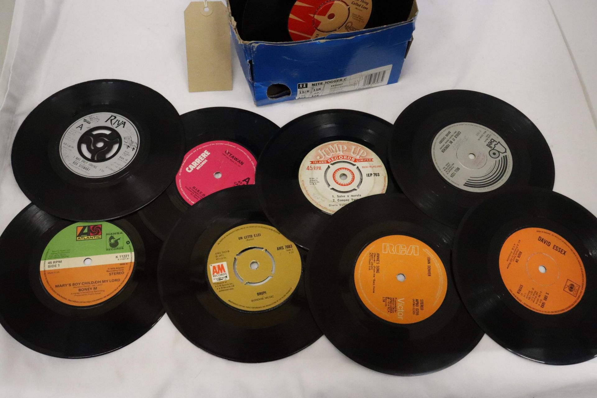A COLLECTION OF 1960'S AND 70'S VINYL SINGLE RECORDS TO INCLUDE REGGAE, THE SEX PISTOLS, ELVIS - Image 5 of 6