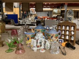 A LARGE QUANTITY OF COLLECTABLE CERAMICS TO INCLUDE A TEAPOT, JUG AND LIDDED SUGAR POT, GLASSWARE,