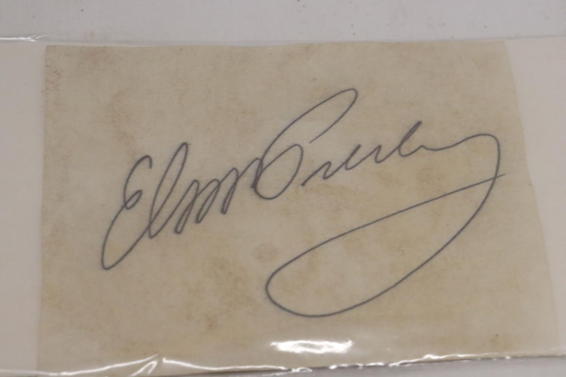 AN ELVIS PRESLEY AUTOGRAPH ON PAPER - Image 2 of 2