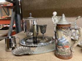 A QUANTITY OF SILVER PLATED ITEMS TO INCLUDE AN ICE BUCKET, A TRAY, SHELL SHAPED DISH, BAVARIAN