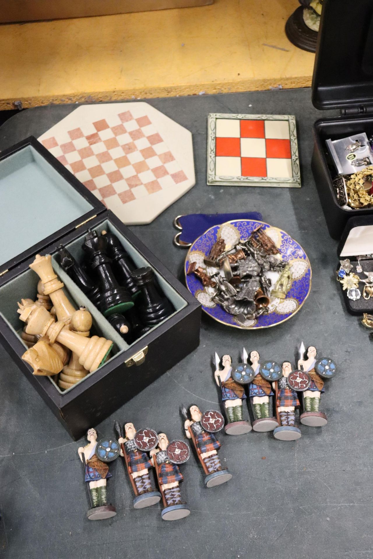 A PART SET OF CHESS PIECES (14 BLACK AND 14 WHITE), A BOARD WITH FIGURES PLUS A SMALL OCTAGONAL