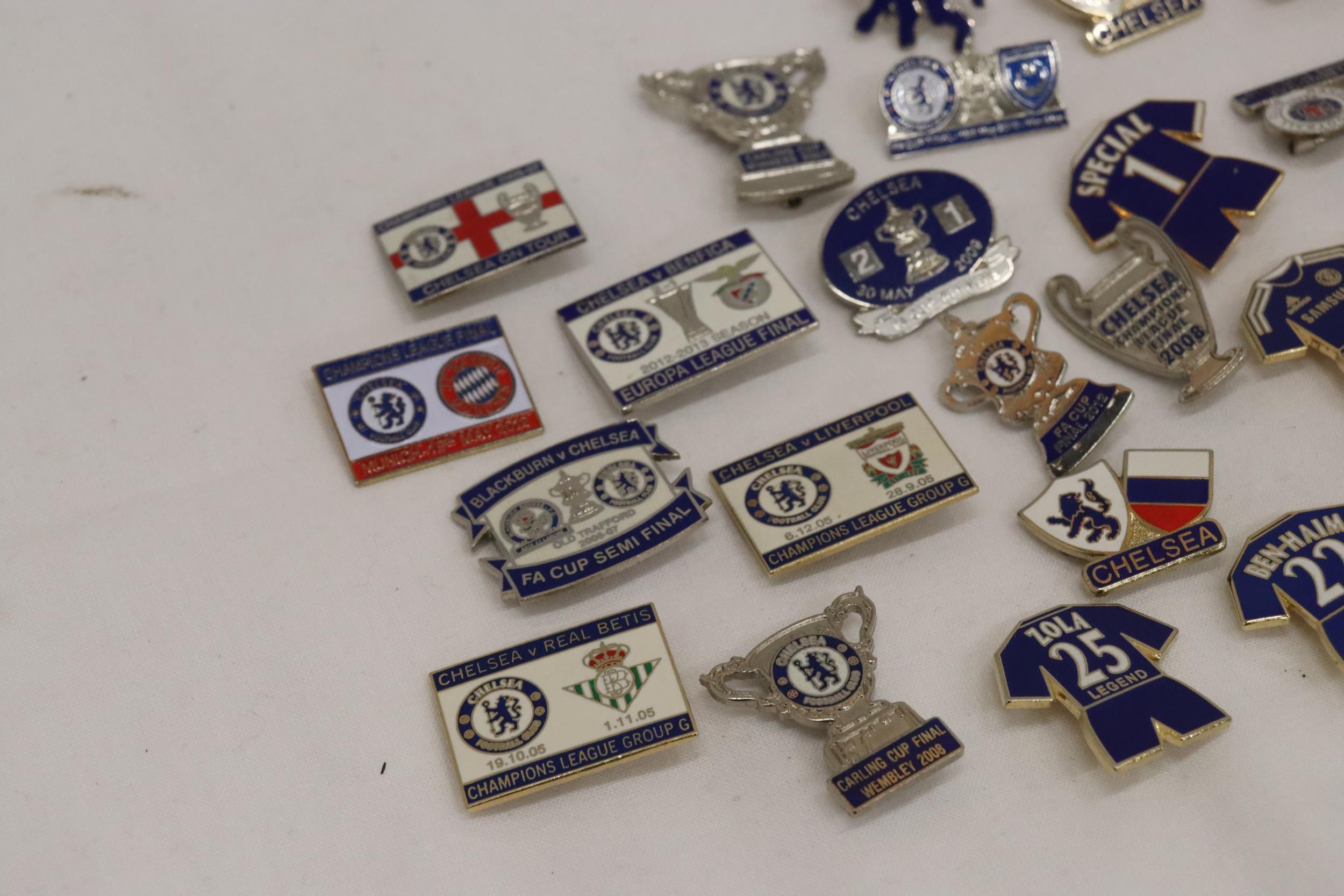 A COLLECTION OF ENAMEL CHELSEA FC BADGES - 23 IN TOTAL - Image 5 of 6
