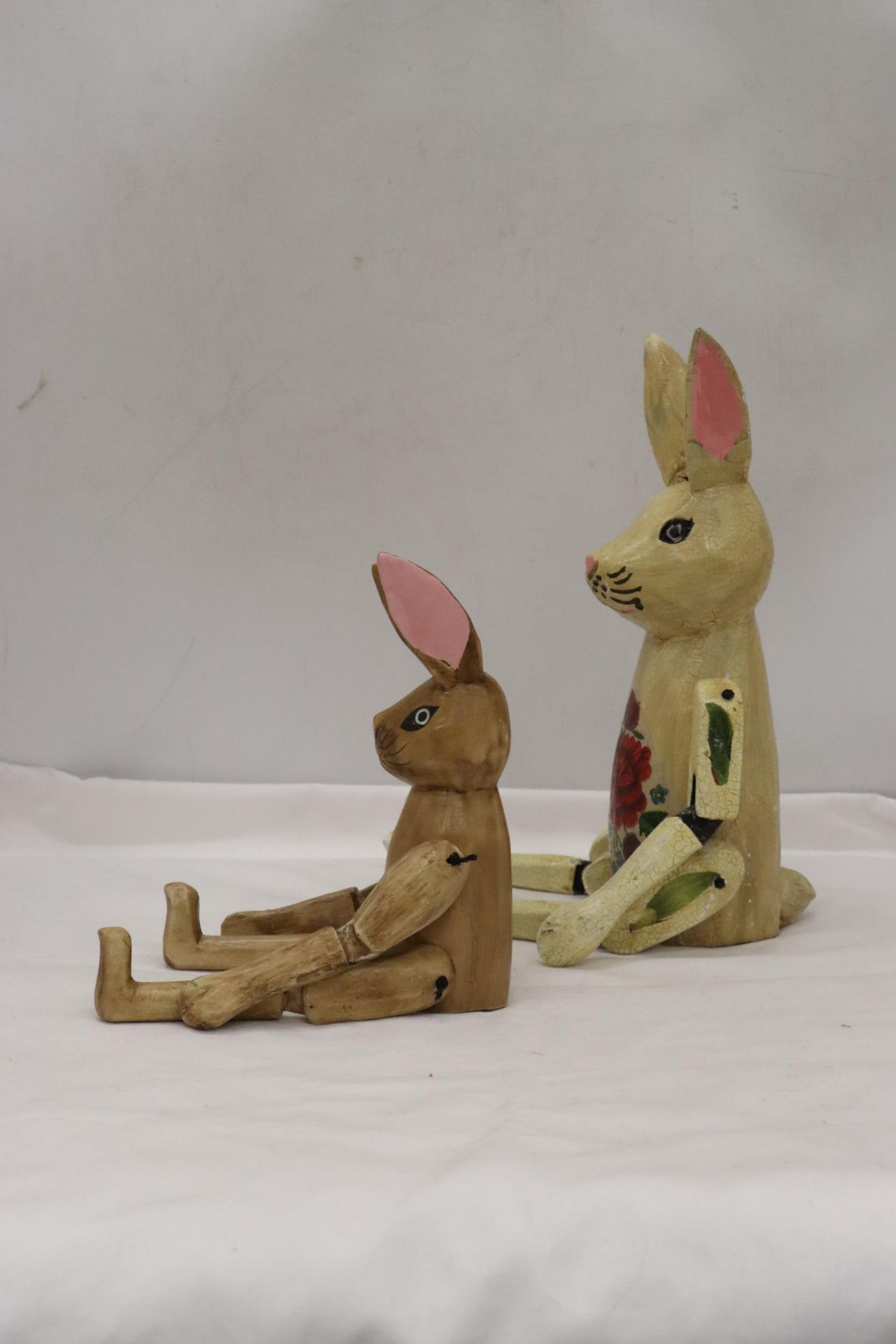 TWO WOODEN SHELF RABBITS - Image 2 of 6