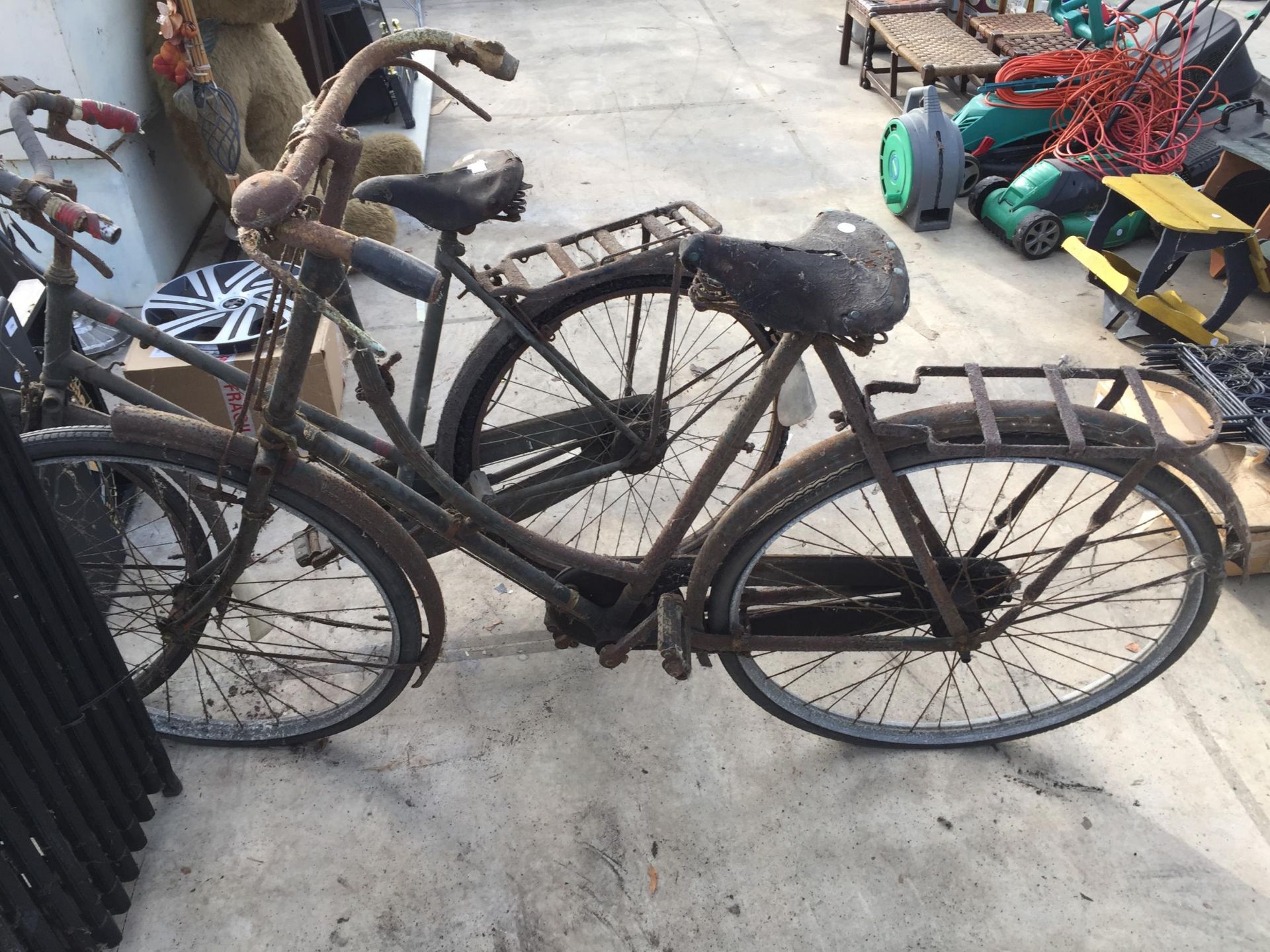 TWO VINTAGE LADIES RALEIGH BIKES WITH BROOKS SADDLES - Bild 5 aus 6