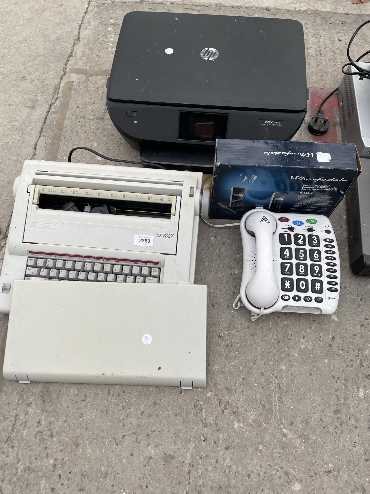 AN ASSORTMENT OF ITEMS TO INCLUDE A HP PRINTER, A TELEPHONE AND A TYPEWRITER ETC