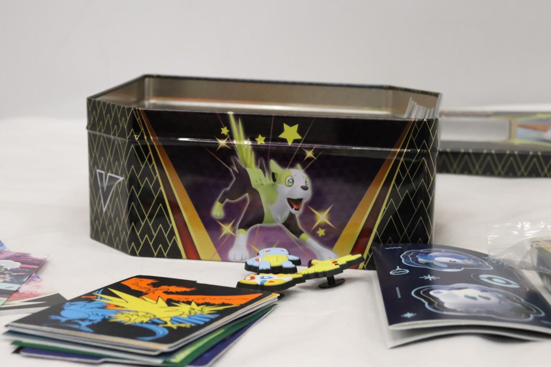 A POKEMON COLLECTORS TIN FULL OF CARDS, DIVIDERS AND EXTRAS - Image 6 of 6