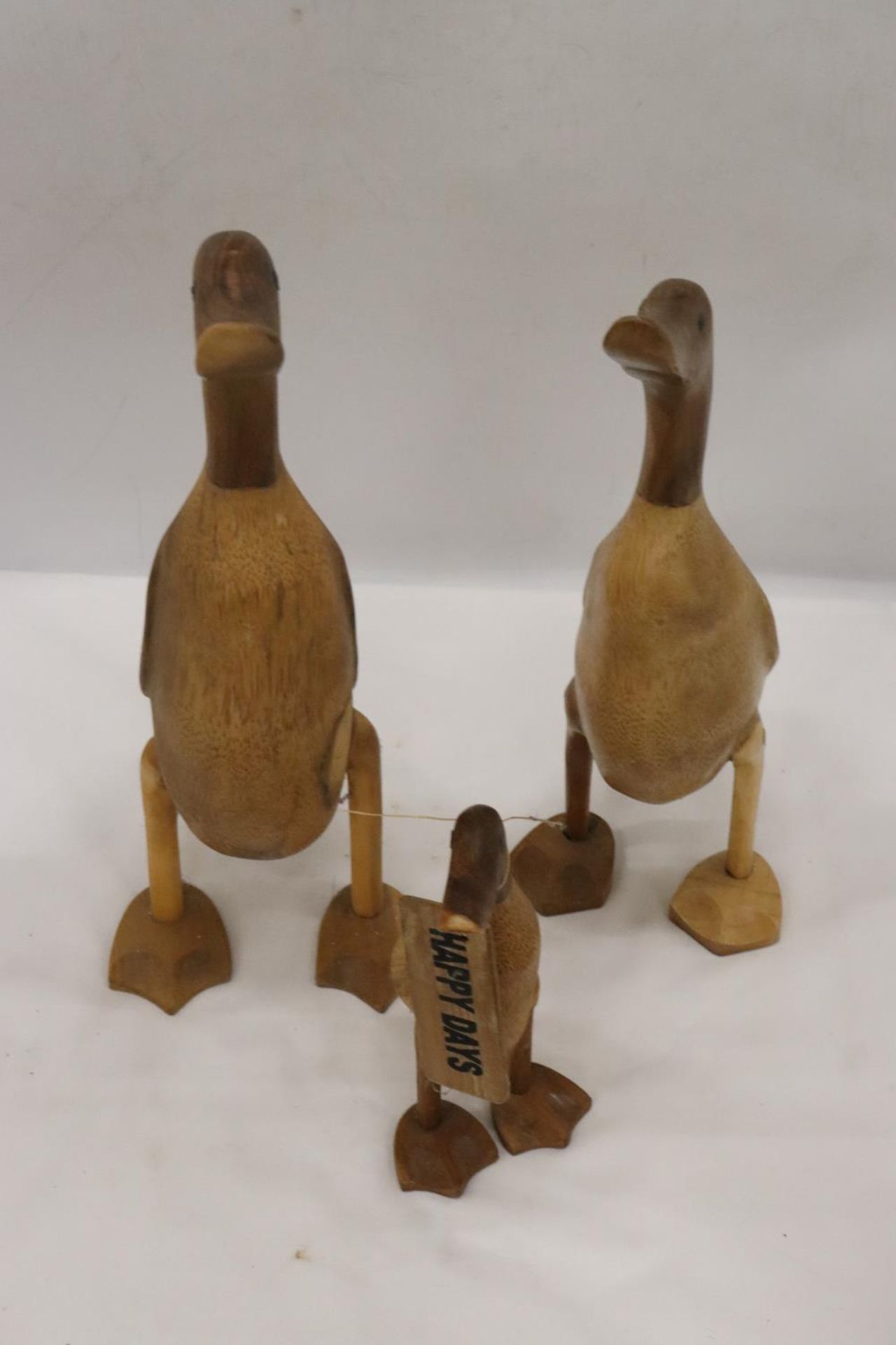 A WOODEN DUCK FAMILY TO INCLUDE DADDY DUCK, MUMMY DUCK AND BABY DUCK - Image 4 of 5