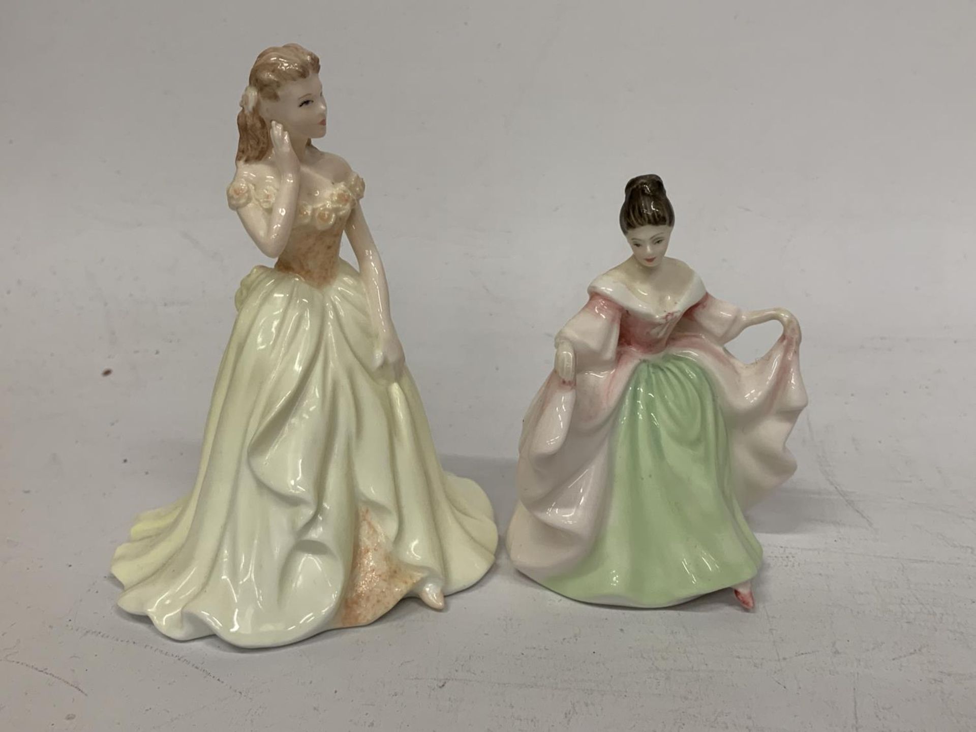 FOUR CERAMIC FIGURES TO INCLUDE TWO ROYAL WORCESTER V& ALIMITED EDITIONS LADY JANE AND LADY - Image 2 of 5