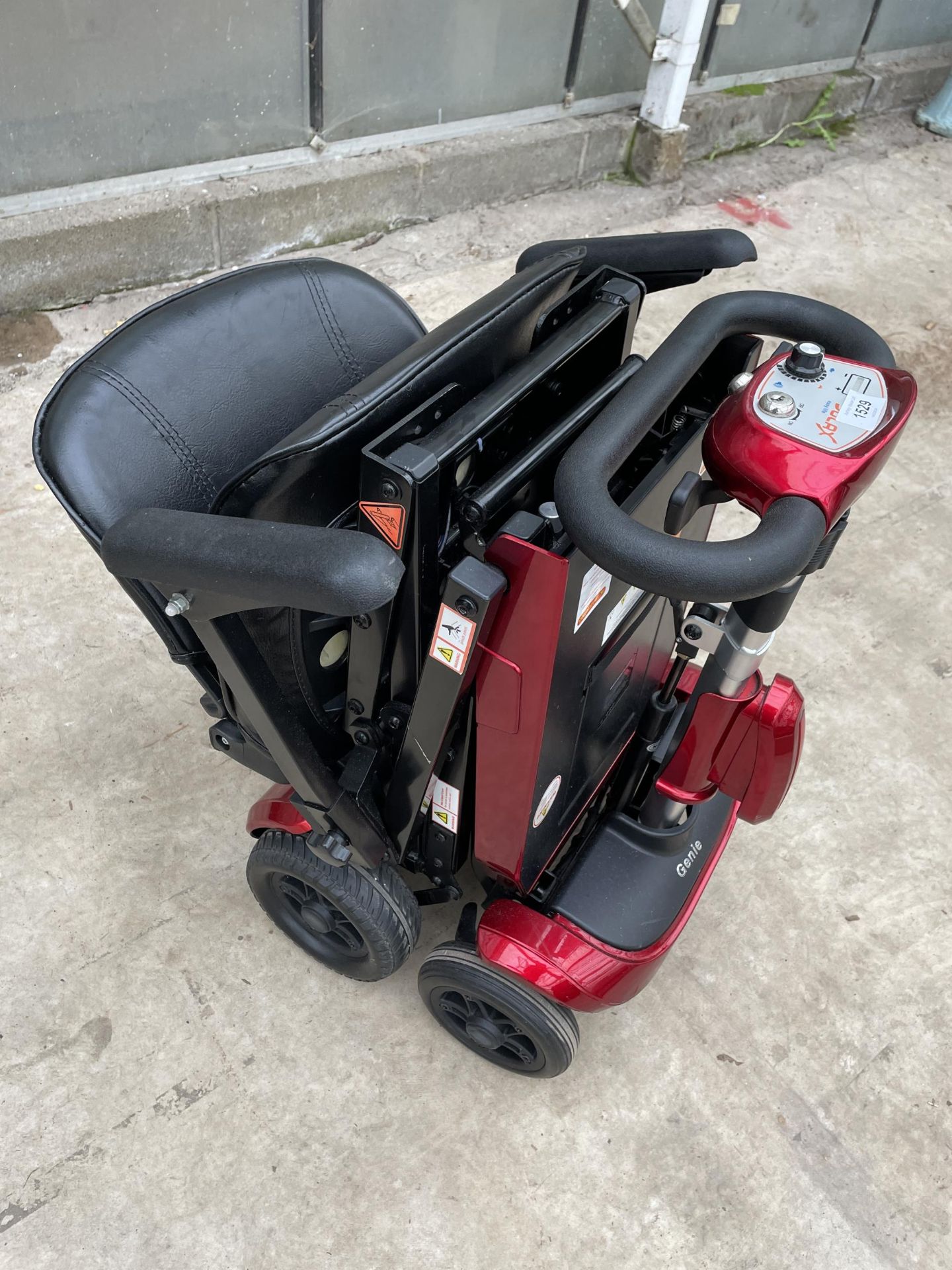 A GENIE MOBILITY SCOOTER WITH AUTOMATED FOLDING MECHANISM COMPLETE WITH KEY AND CHARGER - Image 4 of 9