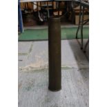 A LARGE WORLD WAR II 3.7 INCH SHELL CASE DATED 1942, HEIGHT 67.5 CM