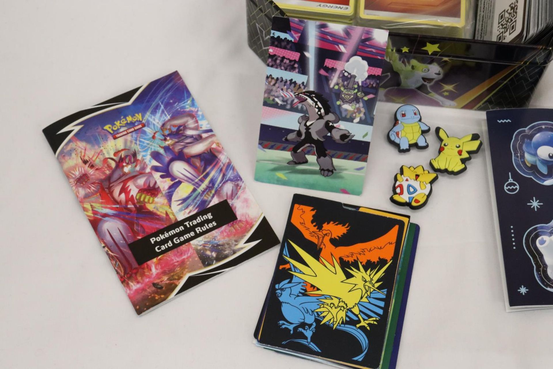 A POKEMON COLLECTORS TIN FULL OF CARDS, DIVIDERS AND EXTRAS - Image 4 of 6