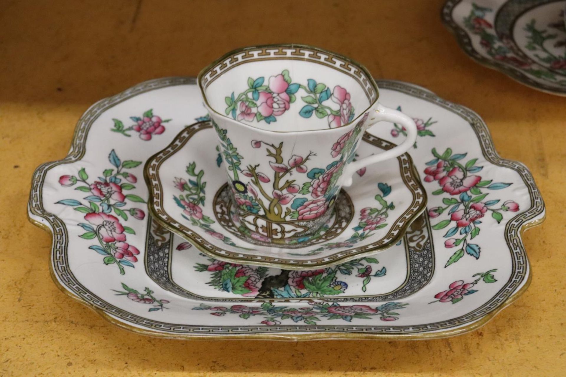 SEVEN PIECES OF COALPORT 'INDIAN TREE' DESIGN TO INCLUDE PLATES, A CUP AND CREAM JUG - Image 8 of 8