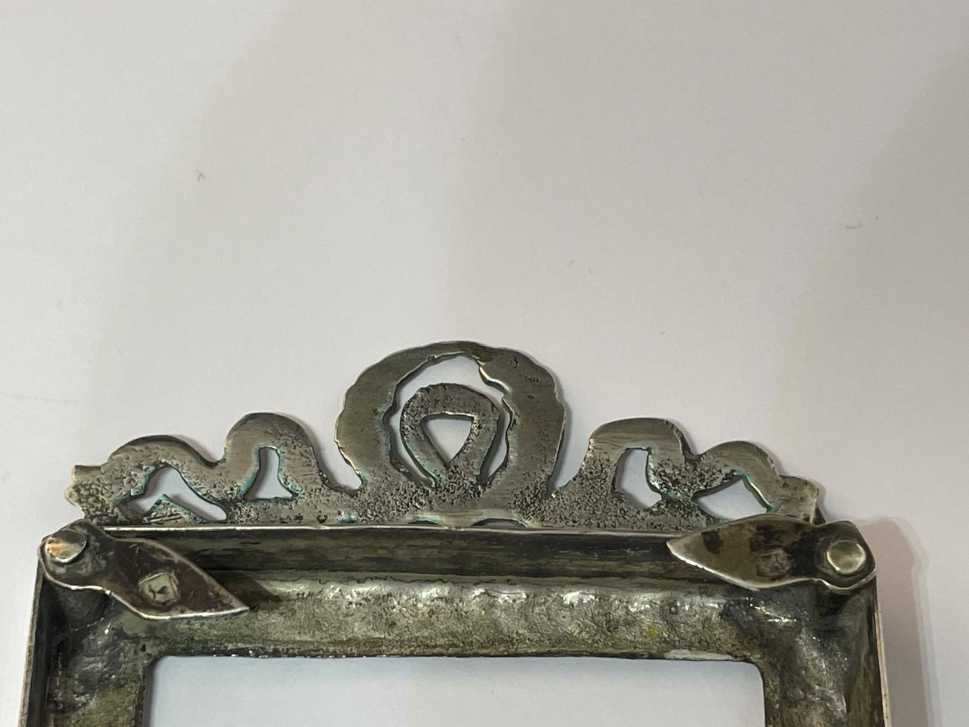 A CONTINENTAL SILVER PHOTOGRAPH FRAME CASE - Image 3 of 4